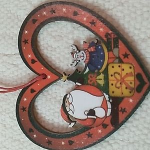 Ilauke Red Heart w Santa Wooden Christmas Ornament